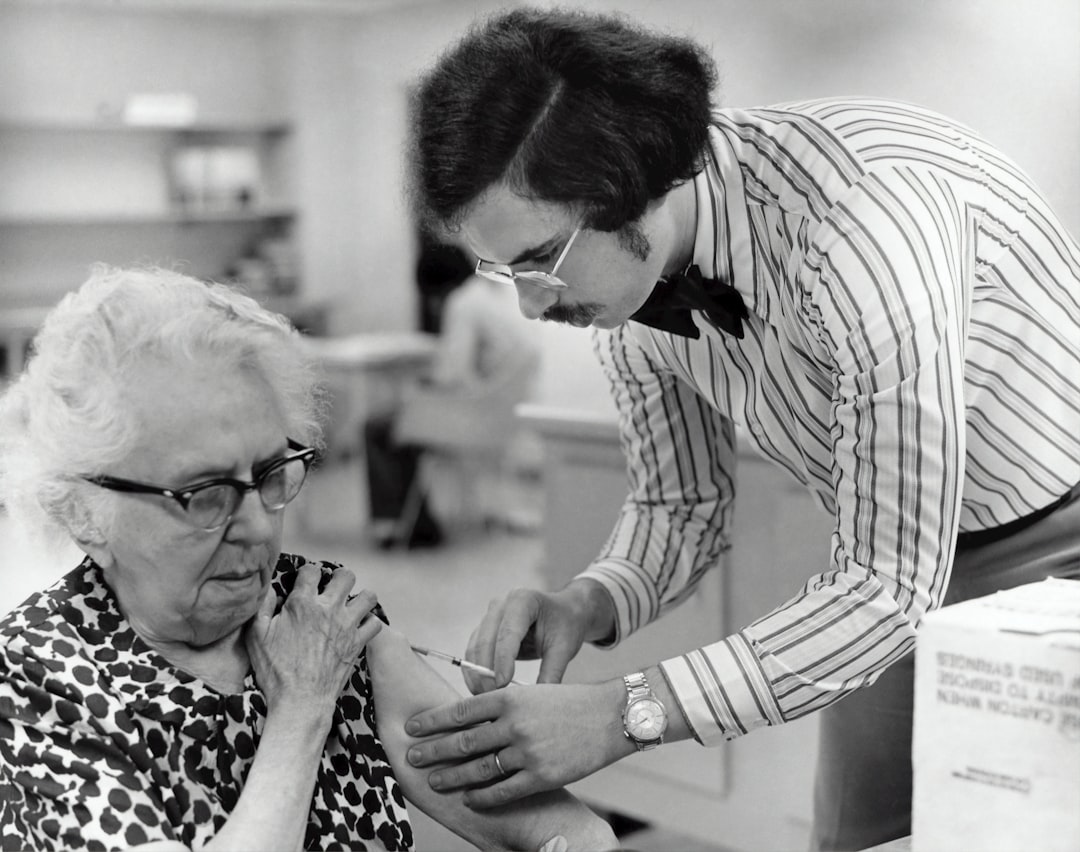 découvrez des solutions d’assistance senior adaptées à tous les besoins : sécurité, accompagnement, services à domicile et conseils pour améliorer le bien-être des personnes âgées.