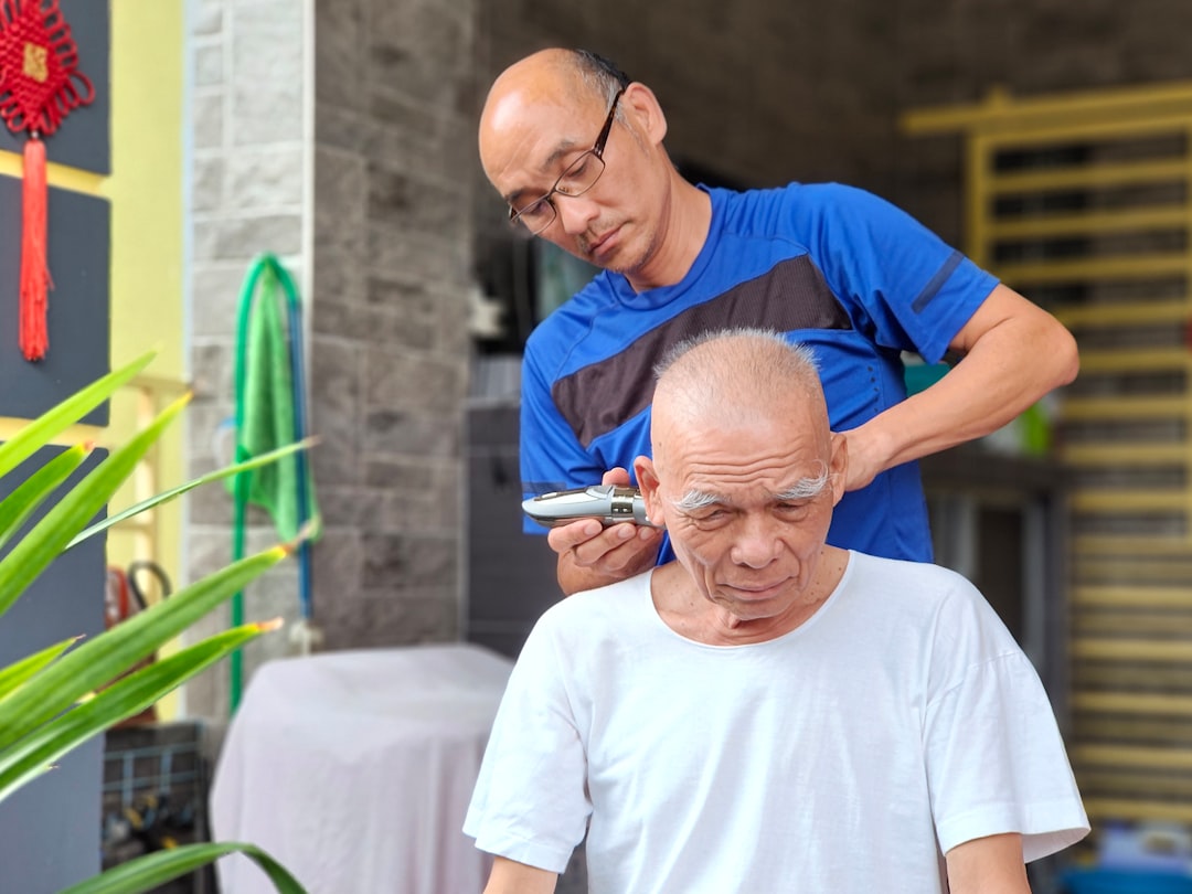 découvrez nos services d’assistance pour seniors : accompagnement personnalisé, aide à domicile et solutions sur-mesure pour le bien-être et l’autonomie des personnes âgées.